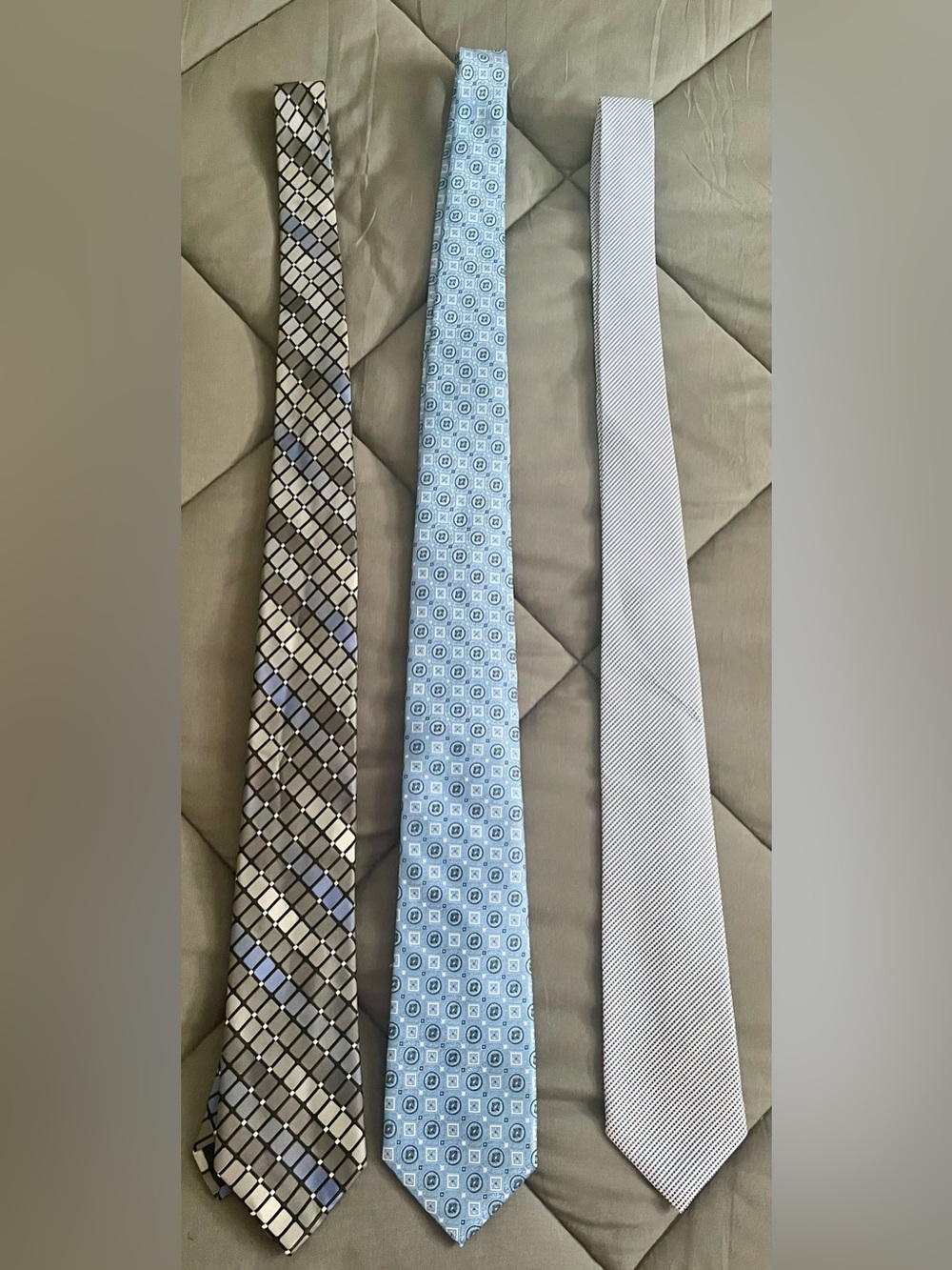 KENNETH COLE, STEVE HARVEY & KAILONG Men’s Blue/Gray 3-Set Necktie bundle.